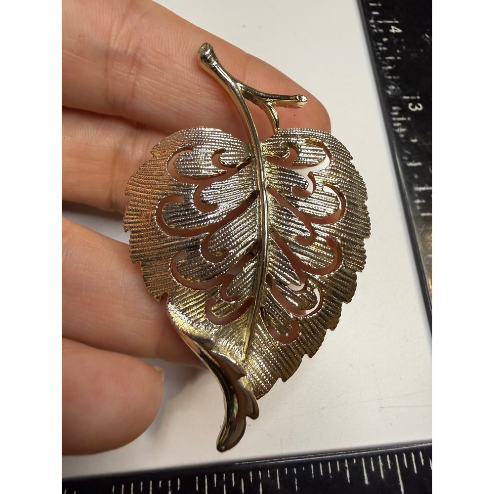 Vintage Gold Tone Openwork Leaf Brooch Textured Botanical Pin Mid Century Style